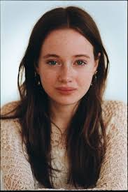 Anne Florence's Instagram, Twitter & Facebook