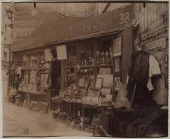 A l'arche Marion », angle de la rue des bourdonnais et de la rue  Saint-Germain-d'Auxerrois, 1er arrondissement, Paris