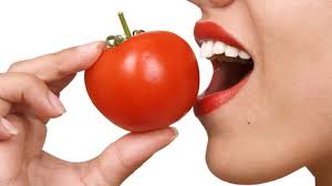 Kandungan likopen yang cukup tinggi. Makan Tomat Setiap Hari Ini 5 Khasiat Ajaibnya Bagi Tubuh