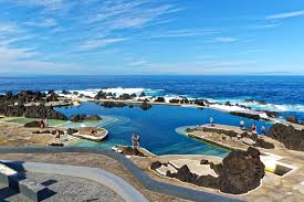 Com arquitetura regional da ilha da madeira e sobre tudo os alpendres e varandas. Ilha Da Madeira Um Dos Mais Deslumbrantes Destinos De Portugal