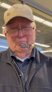 The life of an elderly delivery man in the U.S. changed completely after an  emotional video gained traction