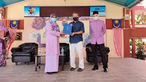 Aduhai anak.nasib lah ibu dulu sekolah kat situ.ingat lagi lagu sekolah. Sekolah Menengah Sekolah Menengah Kebangsaan Seri Indah