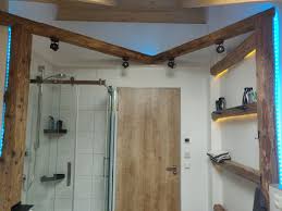 Alte Kirschholzbalken Indirekte Beleuchtung Alte Industrie Spots In 2020 Beleuchtung Indirekte Beleuchtung Badezimmer Dekor