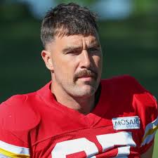 Taylor Swift invites superfan bride backstage