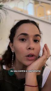 Reflexões sobre Capitalismo e Comunismo na Sociedade Moderna