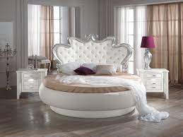 Il letto tondo miami trasforma la zona notte nello spazio del sogno e della fantasia dal quale la quotidianità unico camere da letto con armadio ad angolo. Letto Modello Tondo Artigianale In Offerta Outlet