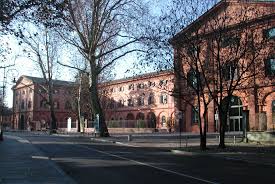 La persona che stiamo cercando è in possesso di un titolo di studio, preferibilmente una laurea, ad indirizzo economico e/o linguistico; Universita Degli Studi Di Modena E Reggio Emilia Wikipedia