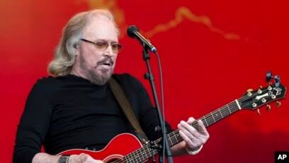 Một thành viên Bee Gees được Hoàng gia Anh phong tước