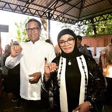 Akun resmi gubernur sulawesi selatan. 8 Potret Romantis Gubernur Sulsel Nurdin Abdullah Dan Istri Di Berbagai Kesempatan