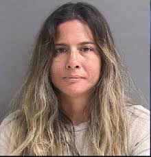 Veronica Elliott's Instagram, Twitter & Facebook