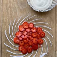 M6 On Instagram Tousencuisine Les Fraises A La Rose Chantilly Fromage Blanc De Cyril Lignac Temps De Preparation 10 Minutes Ingredients Pour 4 I 2020