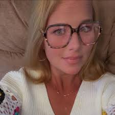 This is in great condition & barely worn. It's super comfy & is great for  the summer or spring time! Will ship for $10!!