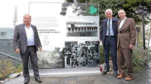 Urkunde vordruck heute bestellen, versandkostenfrei. Eckel In Spiez Herberger Urkunden An Mythischem Ort Verliehen Dfb Deutscher Fussball Bund E V