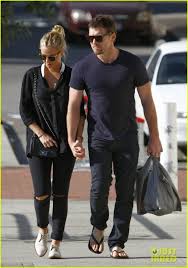 Celeb Diary Sam Worthington Lara Bingle Grilld In Perth Australia Casual Sam Worthington Casual Outfits