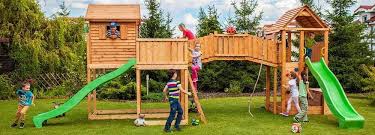 Du jeu traditionnel comme le toboggan en passant par des nouveautés comme le tapis de glisse, vous allez pouvoir consulter nos dizaines de guides d'achat pour bien choisir un jeu de jardin et faire en. 8 Jeux D Exterieur Pour Le Jardin Truffaut