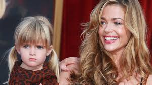 Kristin Chenoweth Age & Height 2019: How Old & Tall Is She?