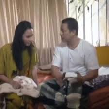 Bagi yang berhajat untuk tonton drama dia isteri luar biasa ini secara full dari episod 1 hingga akhir, bolehlah tahu jalan cerita dari awal hingga penamat drama dia. Dia Isteri Luar Biasa Slot Akasia Tv3