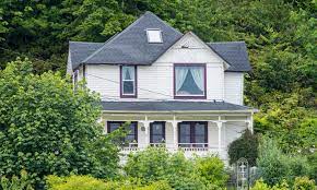 The goonies house is definitely open for visiting and viewing from outside the fenced yard. 5 Oregon Locations Every Goonies Fan Should Visit Going Places