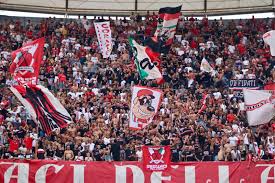 The stadium's design resembles a flower. Bari De Laurentiis Tifosi Negli Stadi Ai Playoff Magari Noi I Piu Penalizzati Finora La Bari Calcio