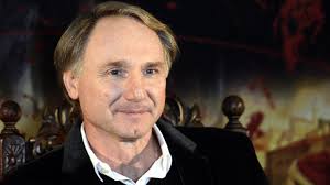 El pasado más desconocido de Dan Brown: su propio grupo de música con  canciones en español