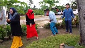 Music credits to the owner.background music by: Suasana Hari Raya Di Kampung Youtube