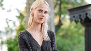 Extend your color the simple and inexpensive way by highlighting your hair at home. 9 Diy Ways To Lighten Your Hair Naturally This Summer Sans Sun In Stylecaster