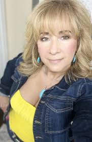 Denise Chute's Instagram, Twitter & Facebook