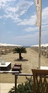Ogni gazebo ha 2 lettini 2 sdraio 2 sedie regista e 4 teli.cabine. Danio Beach Club Home Facebook