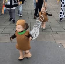53 Unique Twin Costume Ideas For Halloween And Beyond Twin Winning
