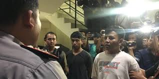 Melihat temuan yang ada, thomas pun menduga bahwa pelaku pembunuhan subang ini dilakukan oleh pembunuh profesional. Dua Pembunuh Siti Nurhayati Ditangkap Di Subang Merdeka Com