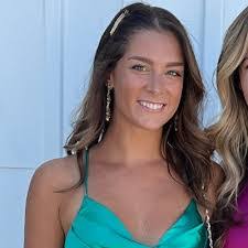 Alexis Abate's Instagram, Twitter & Facebook