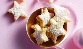 Etoiles Au Citron Pate Travailler Le Beurre En Pommade Jusqu A La Formation De Petites Cretes Melanger Le Sucre Glace Rezepte Lebensmittel Essen Sussgeback