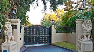 Lion Entrance Gate Mansion Designs Gate Design Entrance Gates