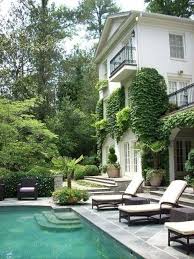 Les Plantes Grimpantes Beaucoup D Idees Pour Le Jardin Jolie Maison Maison De Luxe Piscine Et Jardin