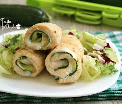 Le polpette tonno e zucchine sono un secondo piatto facile da preparare e molto originale da servire ai propri ospiti. Involtini Di Pollo E Zucchine Tutto Fa Brodo In Cucina