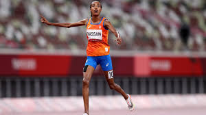 Karsten warholm (born 28 february 1996) is a norwegian athlete who competes in the sprints and hurdles.he is the world record holder in the 400 m hurdles, and has won gold in the event at the world championships in 2017 and 2019, as well as the 2018 european championships. 4fi1s2qm6e Zim