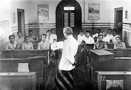 Makalah pengantar pendidikan sejarah pendidikan di indonesia disusun oleh : Taman Siswa Dan Lika Liku Sejarah Pendidikan Di Indonesia Wartajoglo