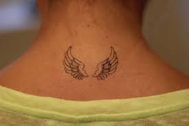 Selena Gomez Tattoo Story Erfahren Sie Mehr Tattoo Neck Tattoo Wings Tattoo Small Angel Wing Tattoo
