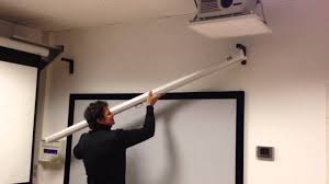 Ein videoprojektor oder beamer erzeugt auf basis technischer signale sowohl bilder als auch klänge (vorausgesetzt, dass es sich um einen beamer mit audio handelt). Rolloleinwand Beamer In Dusseldorf