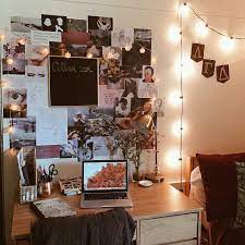 Porque Com Todas As Novidades Que Estao Para Acontecer Na Minha Vida Um Home Office Lindo No Quarto Tambem Dorm Room Wall Decor Cute Dorm Rooms Dorm Room Decor