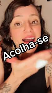 Tá carente? Nada de "oi sumida", encher a cara ou se jogar no role. Bora  aprender a se acolher. #relacionamento #carencia