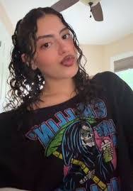 Angelina Cox's Instagram, Twitter & Facebook