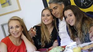 La magia de la transmisión en vivo. Gracias Por Elegirme Como Tu Papa El Tierno Saludo De Meo A Su Hija Mayor Con Karen Doggenweiler Meganoticias