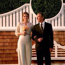 It stands on a hill featuring rare plants, and has been declared a national nature reserve for this reason. Kate Beckett Wedding Pant Suit Recherche Google Hochzeit