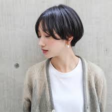 ショートで女子力高めたいヘアカタログを参考に似合うスタイル見つけ