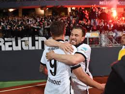 1,955 likes · 17 talking about this. Seferovic Trifft Eintracht Bleibt In Der Bundesliga Hessenschau De Eintracht Frankfurt