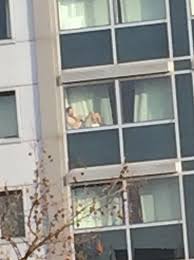 Jonas Qz On Twitter Im Hotel Pullman Liegt Jemand Nackt Im Fenster Und Guckt Rosenmontagszug Rosenmontag Koln Alaaf Http T Co Wldaobklfs