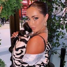 Elizabeth Ash's Instagram, Twitter & Facebook