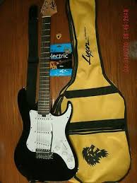 Black And White Electric Guitar Aesthetic Lyon By Washburn Black White Electric Guitar In 2020 Electric Guitar Guitar Washburn