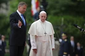 Pe okazii.ro cumperi online produse cu reducere si livrare gratuita din stoc. Papa In Romania 2019 S A Fotografiat Cu Oamenii In Curtea Palatului Cotroceni Stirile Kanal D